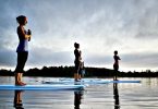 Pilates et SUP yoga sur la plage de Barcelone