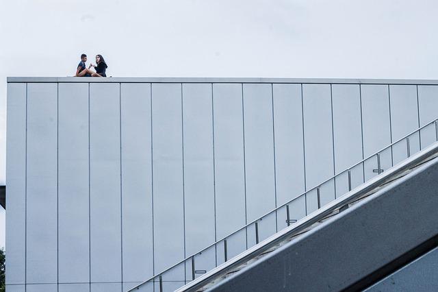 couple sur le toit du musée