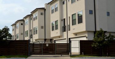 bloc de logements avec barriere