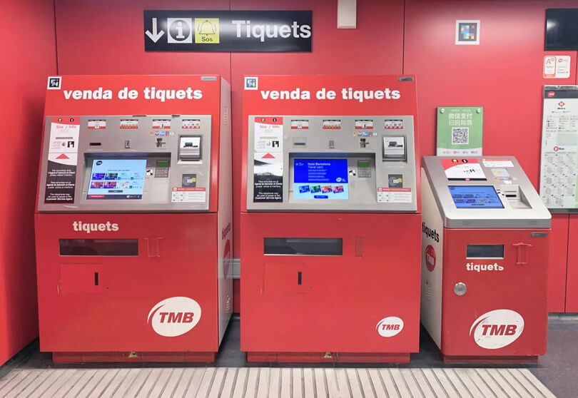 Distributeurs automatiques de la Hola Barcelona Travel Card